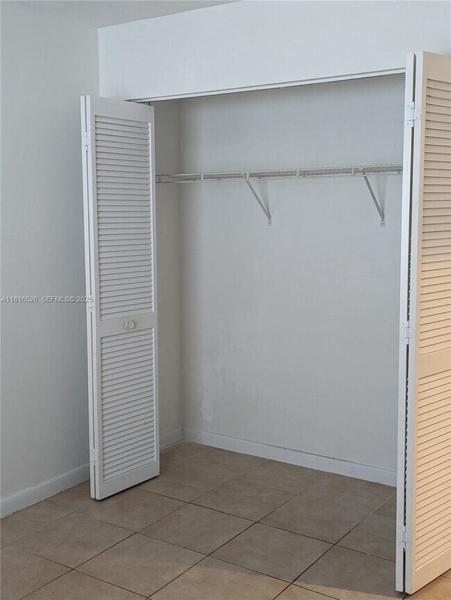 Building Photo - 876 Sand Creek Cir