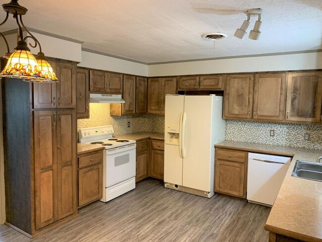 Building Photo - Come take a look at this home on a conveni...