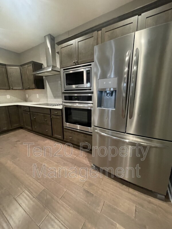 Building Photo - 236 Cedar Wy