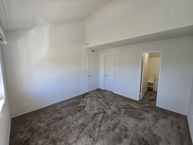 Building Photo - 3 bedroom, 2 bath home in the Balboa Towers Complex