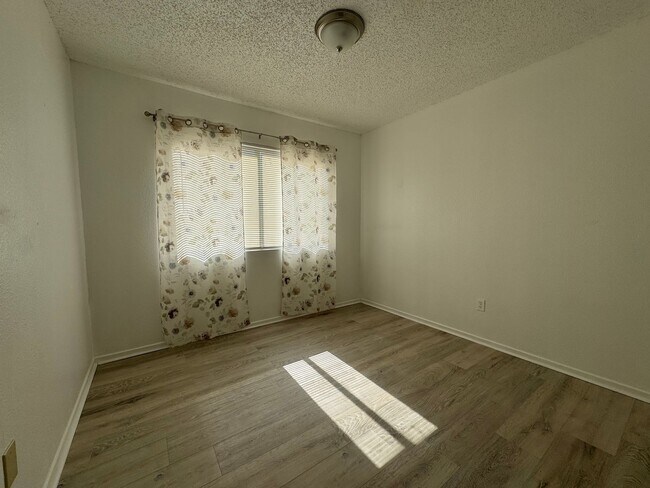 Building Photo - MeadSt221-223