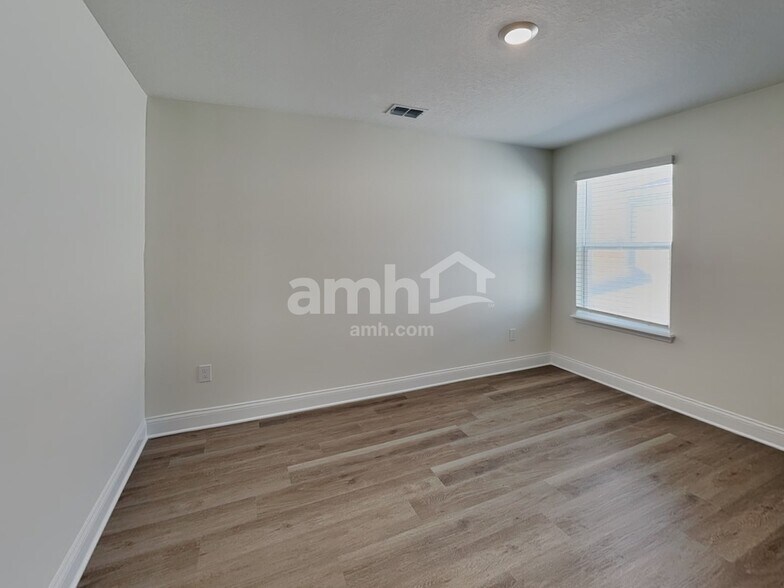 Building Photo - 16384 Willo Pines Ln