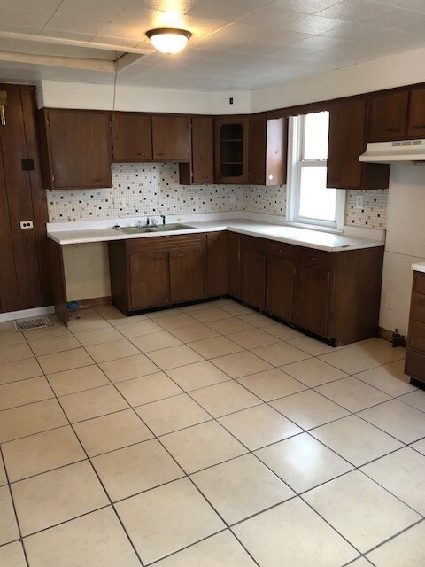 Building Photo - Spacious 3 Bedroom Single Family Home -