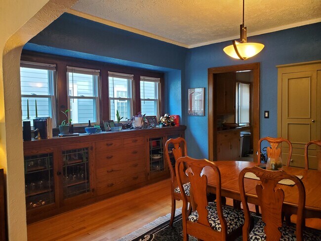 Building Photo - 3263 S Springfield Ave