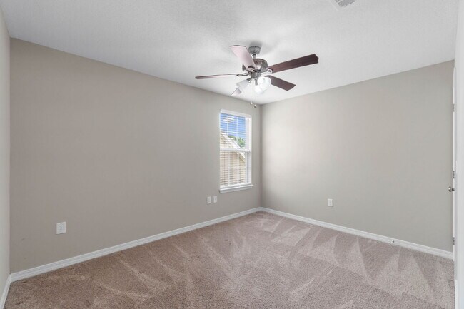 Building Photo - 426 Eisenhower Dr