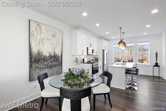 Building Photo - 5931 Stella Dr