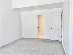 Building Photo - 6475 White Walnut Way