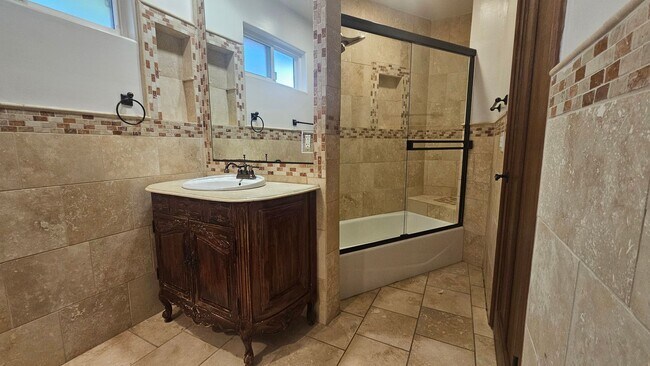 Building Photo - Exquisite 4 Bedroom + Office Single-Level Residence with Pool/BBQ in a Prime South-of-the-Bouleva...