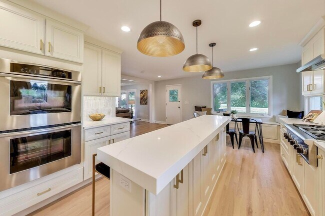 Building Photo - 2408 Cumberland Cir