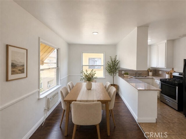 Building Photo - 8706 Parthenia Pl