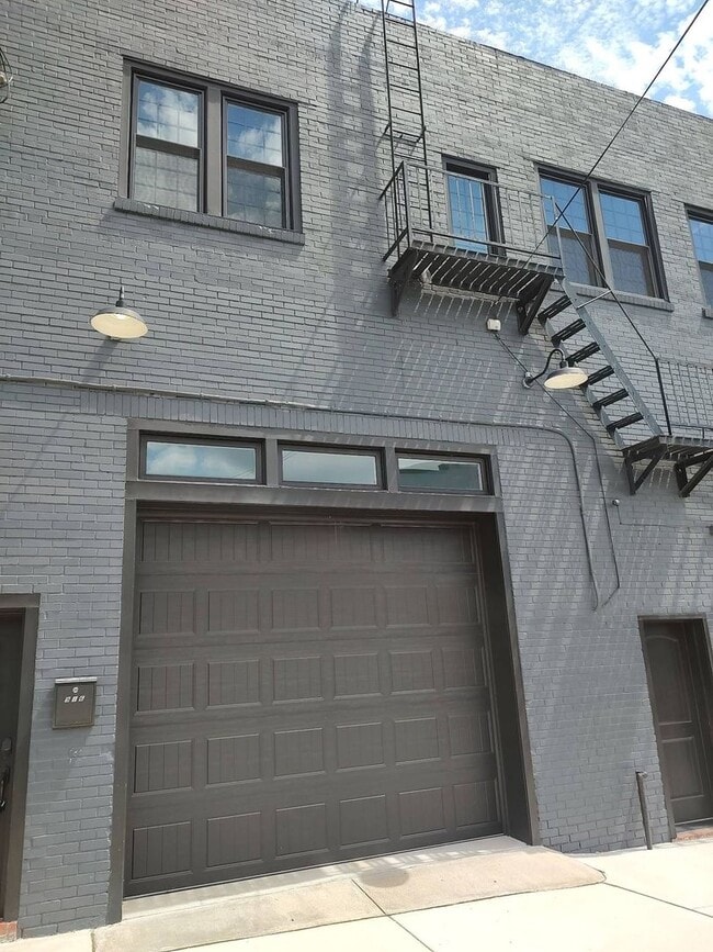 Building Photo - 916 Washington Blvd