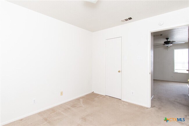 Building Photo - 2014 Cedarhill Dr