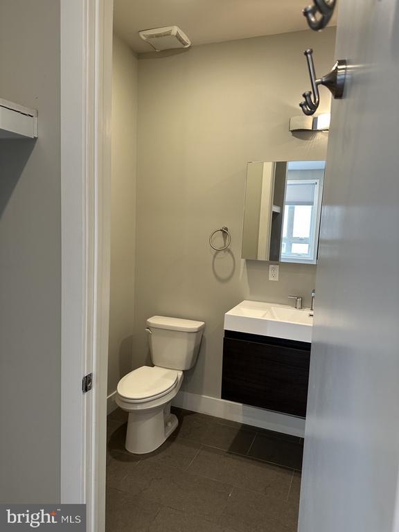 Building Photo - 907 Leland St