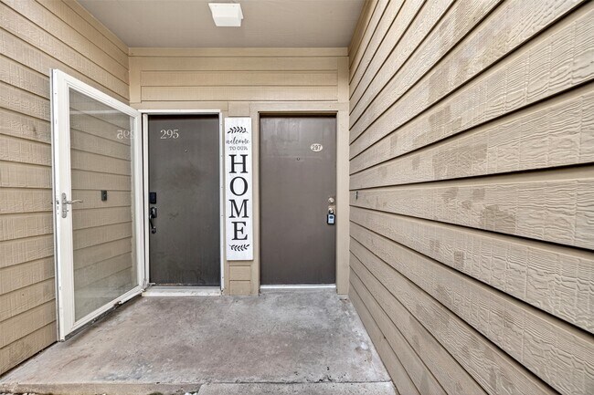 Building Photo - 10053 Westpark Dr