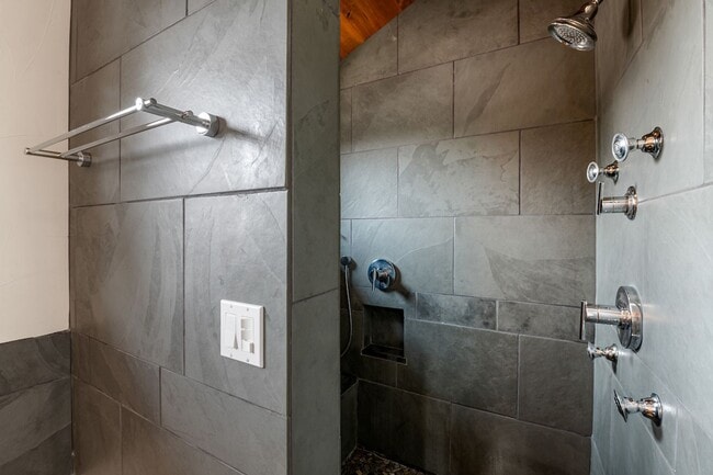 Building Photo - 1275 S Clayton St