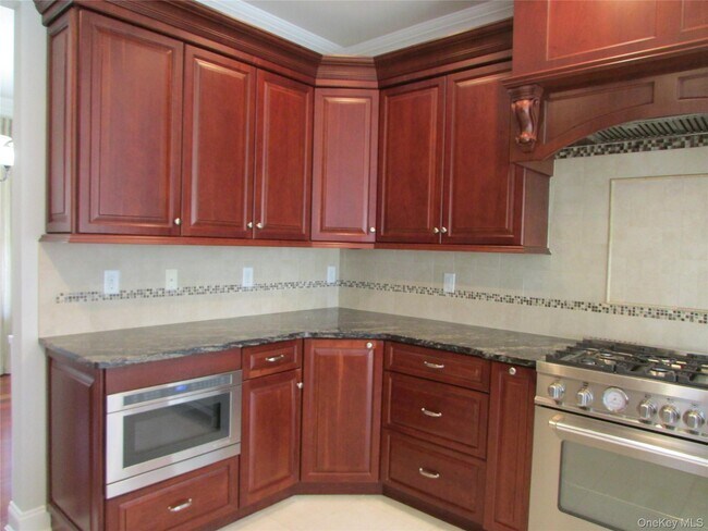 Building Photo - 2 Long Hill Rd