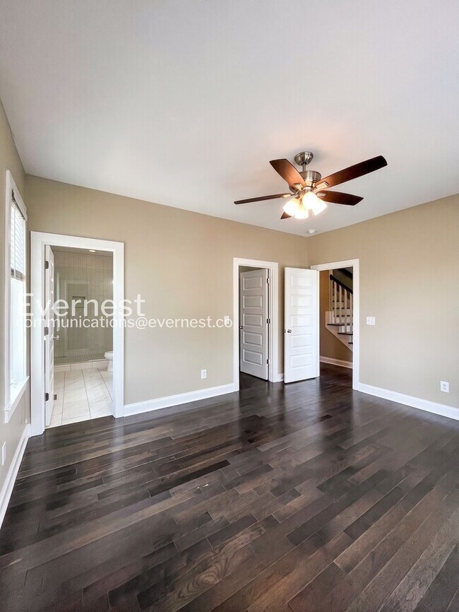 Building Photo - Spacious 3-Bed/3.5 Bath Townhome/ Available Now!