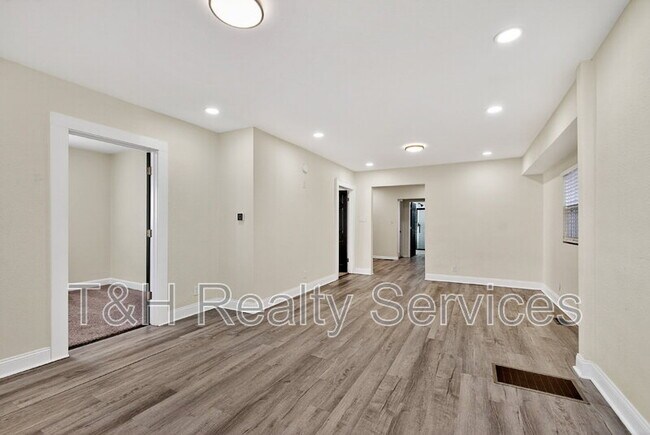 Building Photo - 1831 Olive St