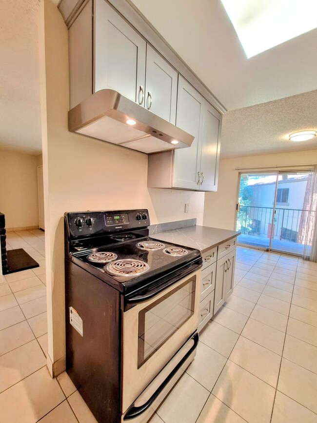 Building Photo - Beautifully Remodeled Second Floor Condo A...