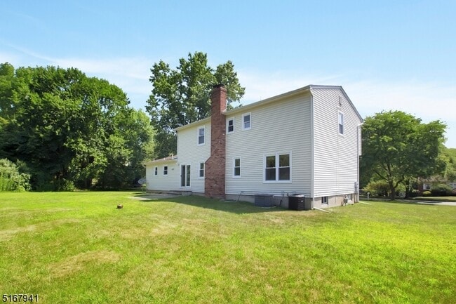 Building Photo - 6 Jean Dr