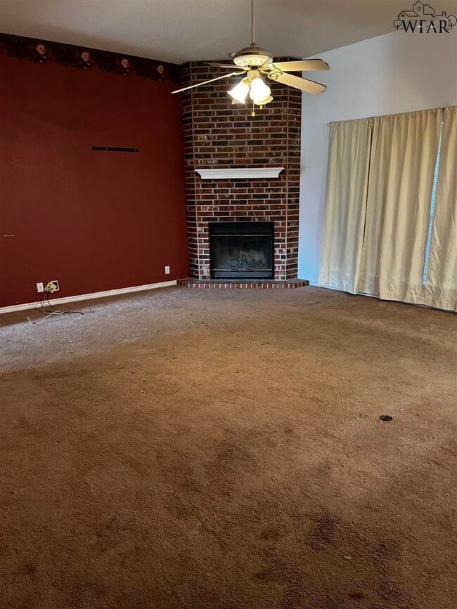Building Photo - 902 Sugarbush Ln