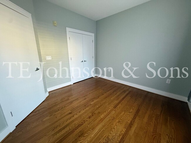 Building Photo - Modern Three Level Townhome in the Heart of Winston Salem