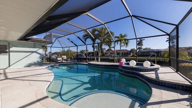 Building Photo - 830 Coronado Dr