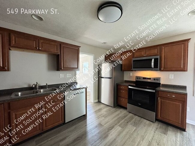 Building Photo - 549 Parkway St