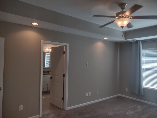 Building Photo - Spectacular Three Bedroom Home in Liberty Ridge!