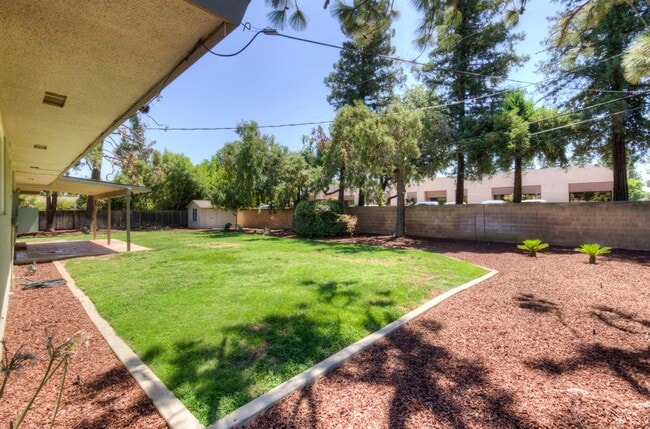 Building Photo - 2553 W Scott Ave