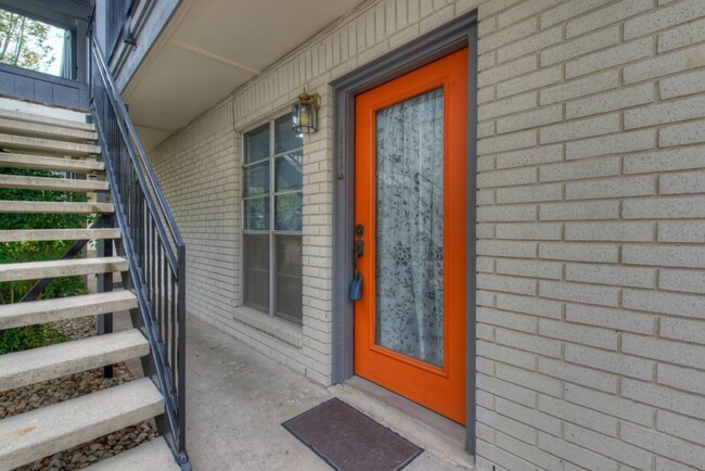 Primary Photo - 1111 W 10th St