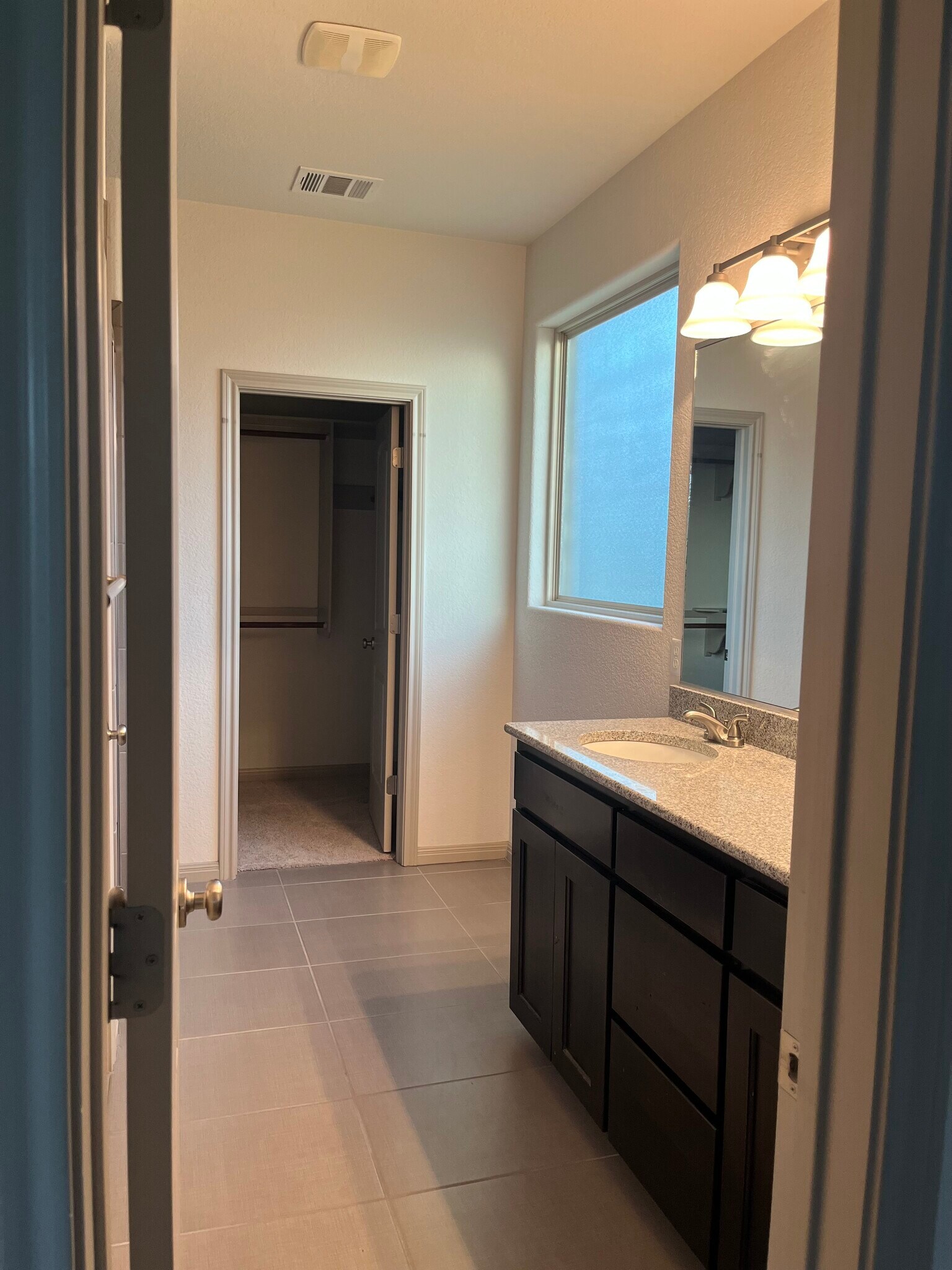 Building Photo - 617 Algerita Dr