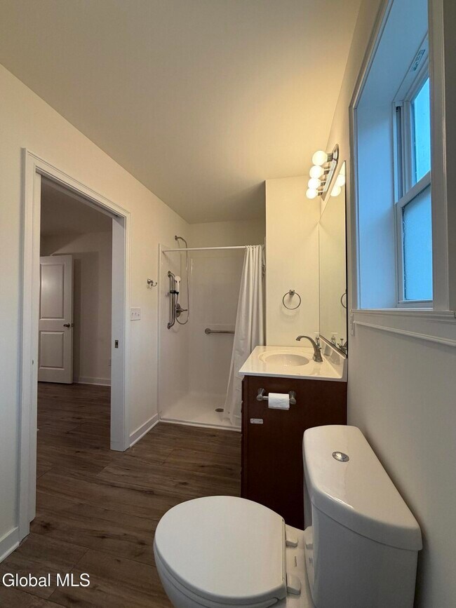 Building Photo - 36 Vly Rd