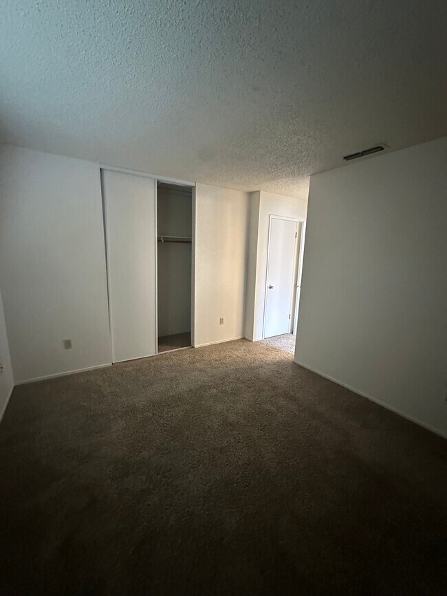 Building Photo - 2521 Casita Dr