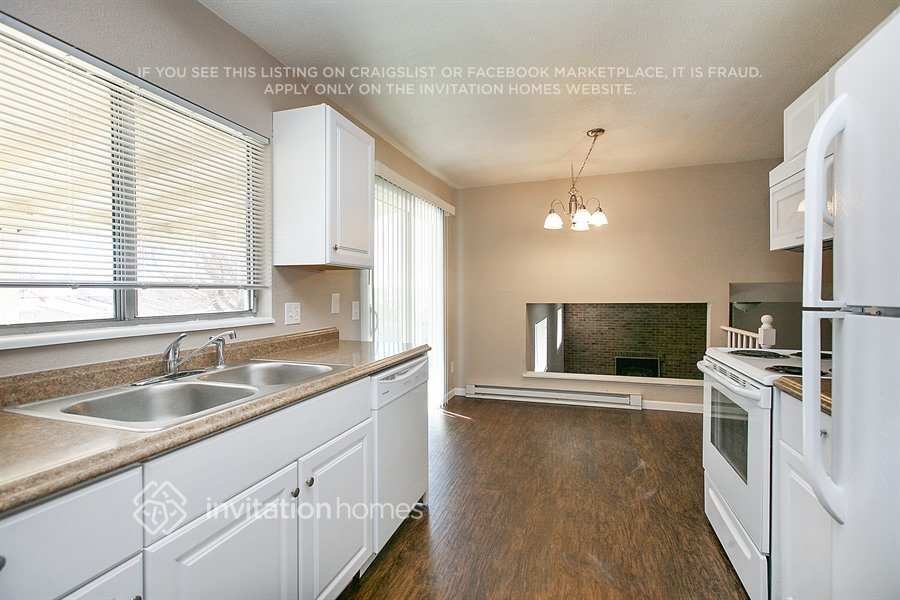 Building Photo - 10932 Birch Dr