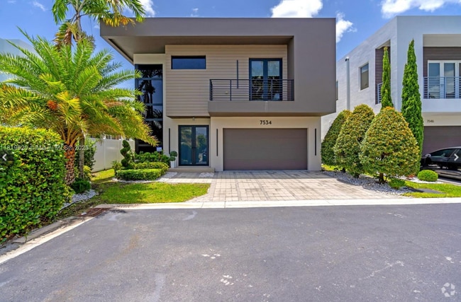 Building Photo - 7534 NW 98th Ave