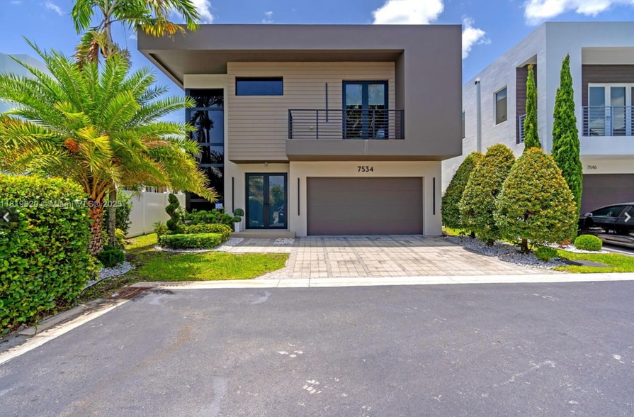 Primary Photo - 7534 NW 98th Ave