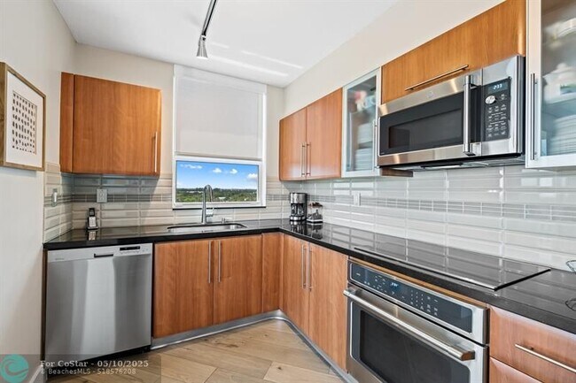 Building Photo - 600 W Las Olas Blvd
