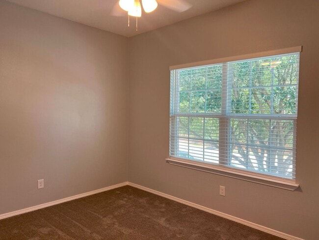 Building Photo - 141 Wright Cove