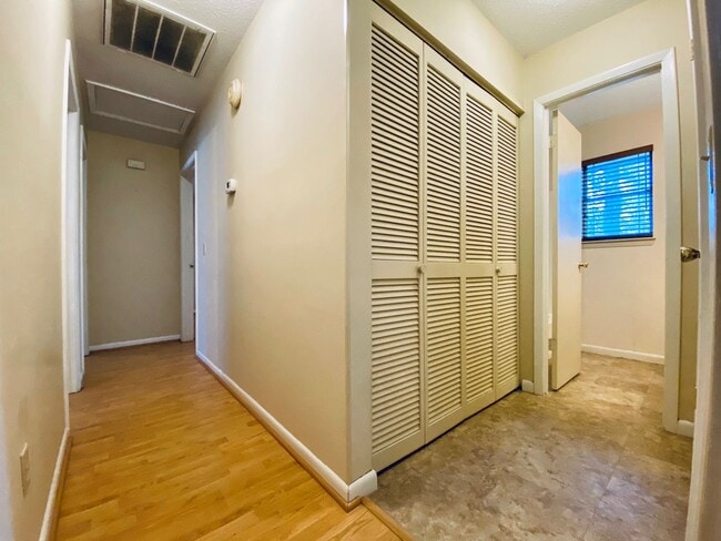 Building Photo - AVAILABLE OCTOBER 2025  [PET FRIENDLY]