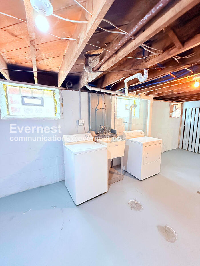 Building Photo - 3824 Tyler St
