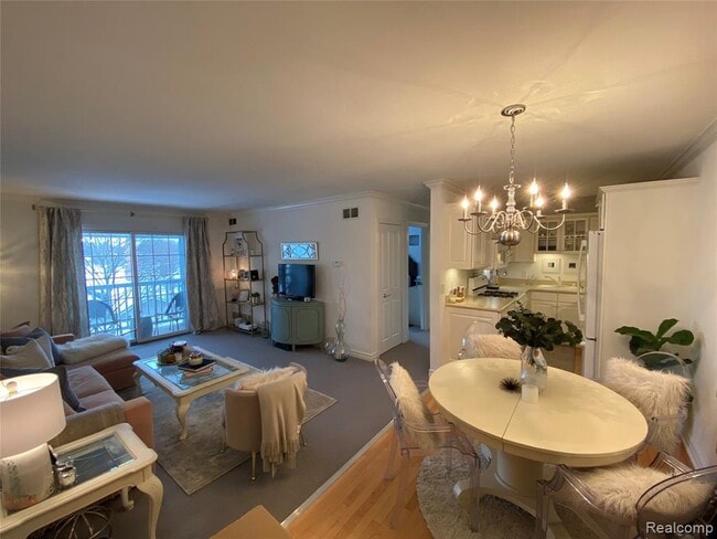 Building Photo - 662 Purdy St