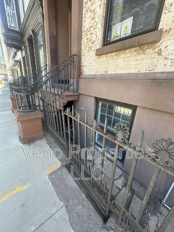 Building Photo - 16 2nd St