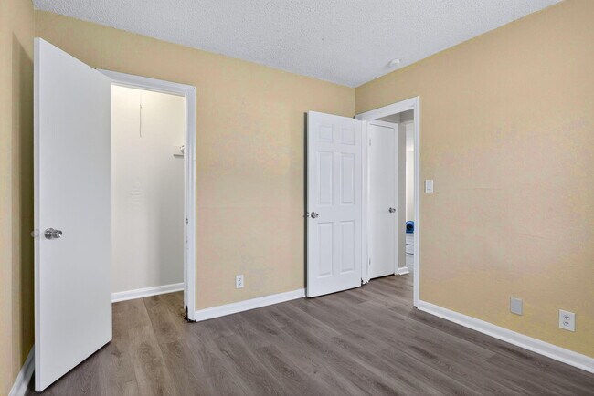 Building Photo - 3211 NE 7th Ave