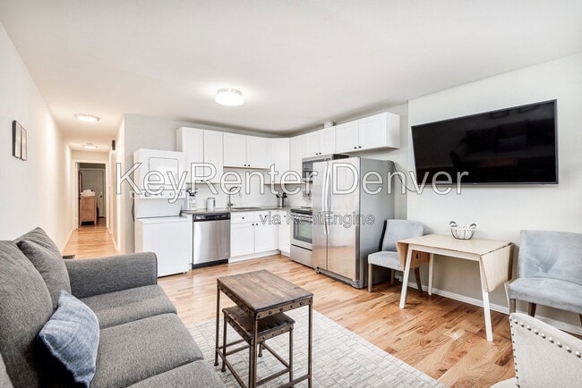Building Photo - 2405 Tremont Pl