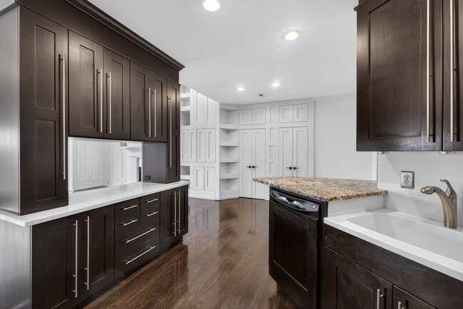 Building Photo - 155 N Hanley Rd