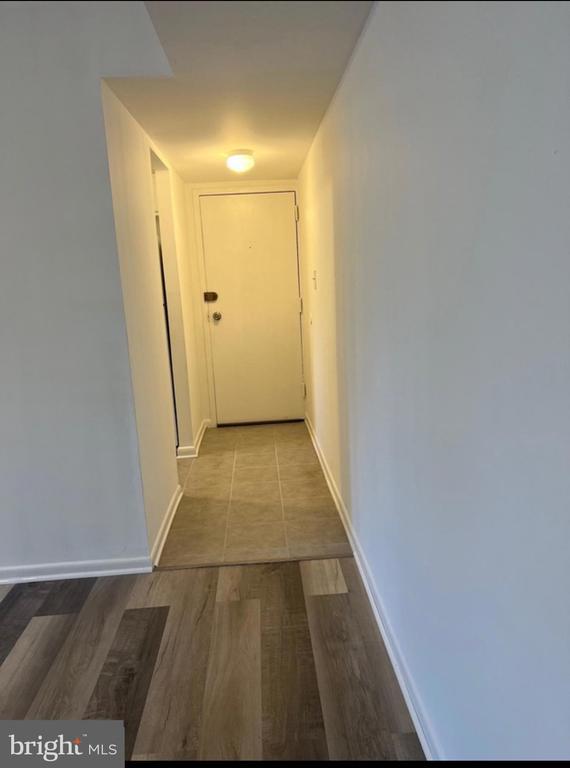 Building Photo - 3790 Lyndhurst Dr