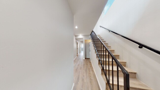 Building Photo - Modern 4 Bed 2 Bath House on Mary Lane!! (...