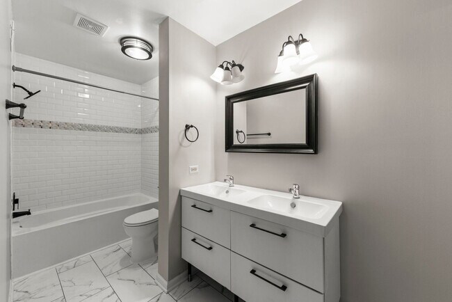 Building Photo - 2661 Prairieview Ln S