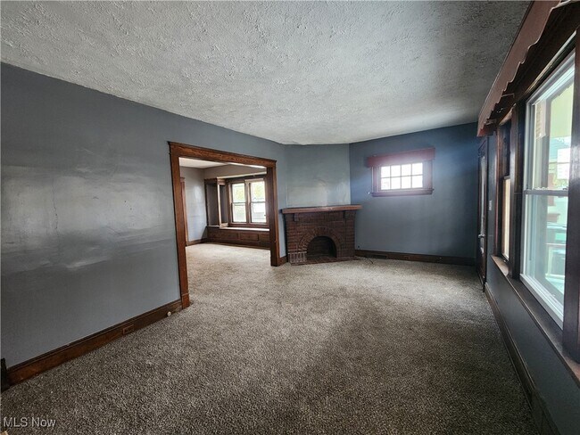 Building Photo - 11321 Parkview Ave